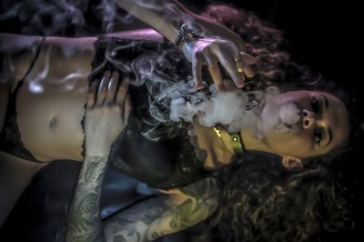 Smoking Hot / Portrait  Fotografie von Fotografin Foxy Violet ★2 | STRKNG