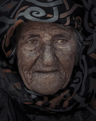 Old Woman / Portrait  Fotografie von Fotograf Michael Bayazidi | STRKNG