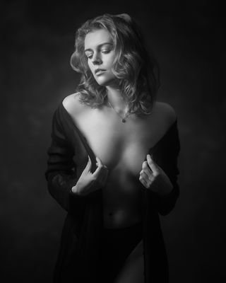 Portrait  photography by Photographer Dave Mack ★1 | STRKNG