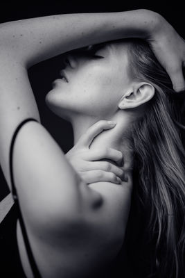 Portrait  photography by Photographer Dave Mack ★1 | STRKNG