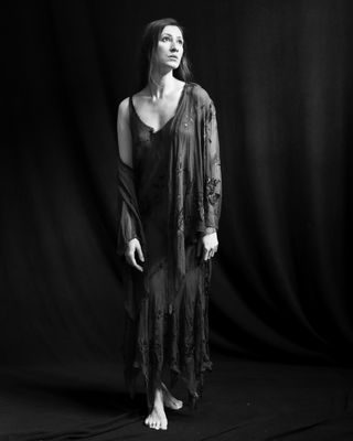 Kate / Schwarz-weiss  Fotografie von Fotograf Barry Bush ★1 | STRKNG