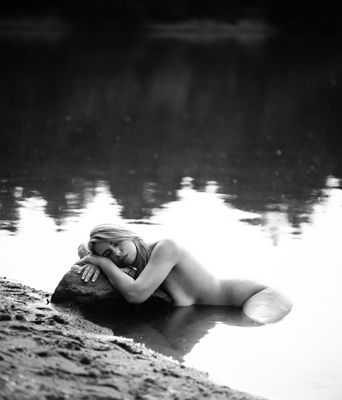 ,,Still waters, deep feelings" / 2025-06-17 ,,Still waters, deep feelings" / Nude Fotografie von Fotograf photoartica | STRKNG