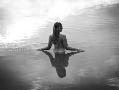 Reflection / Nude  photography by Photographer Mario Baumann | STRKNG