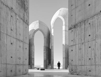 The man in the frame / Architektur  Fotografie von Fotografin Arezoo Arianpour ★3 | STRKNG