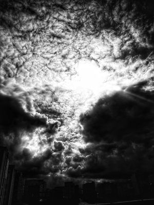 Mercy tainted with tantrum / Schwarz-weiss  Fotografie von Fotograf Horos | STRKNG