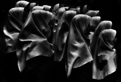 Silver girls / Schwarz-weiss  Fotografie von Fotograf Horos | STRKNG