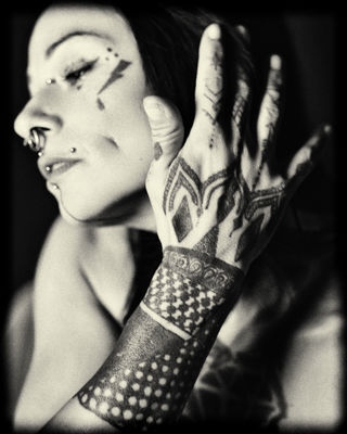 mano / Portrait  photography by Photographer Jesus Diaz ★2 | STRKNG