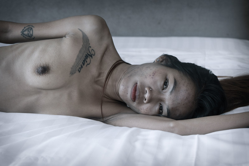 Nusara, in bed - &copy; Joachim Pfaffmann | Nude