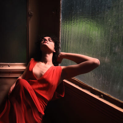 MartaInRedDress / Fine Art  Fotografie von Fotografin Laura Daddabbo ★13 | STRKNG