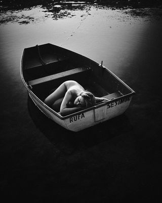 Floating by Carlos Rodrigues / Nude  Fotografie von Model Rahel van der Meer ★13 | STRKNG