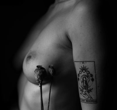 High Priestess by Roland Mühler / Nude  photography by Model Rahel van der Meer ★1 | STRKNG