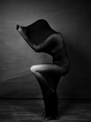 Hide &amp; Seek by Michael Holenz / Creative edit  photography by Model Rahel van der Meer ★2 | STRKNG