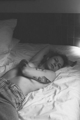 A hotel morning by Schnaps &amp; Schuss / Portrait  photography by Model Rahel van der Meer ★12 | STRKNG