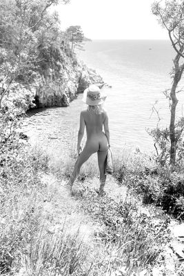 Mononude in Croatia / Nude  photography by Photographer Damien Manson | STRKNG