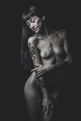 Bethany in Infrared (v.2) / 2024-11-11 Bethany in Infrared (v.2) / Fine Art Fotografie von Fotograf Dan Matthews ★4 | STRKNG