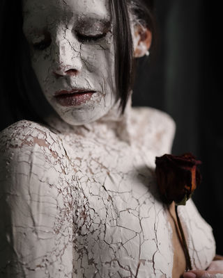 Under the Skin / Conceptual  photography by Photographer Manuela Frattini | STRKNG