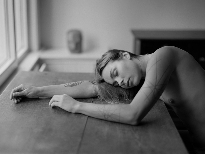 Resting on the table - &copy; Oculus Foto | Fine Art