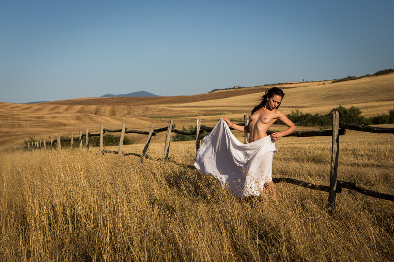 Dancing in the wind - &copy; Simone Conti | Nude