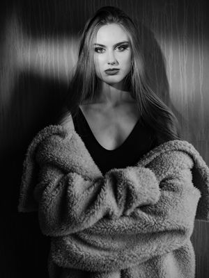 Olesja / Portrait  photography by Photographer Til Jentzsch | STRKNG