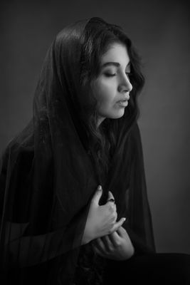 Arezou / Portrait  photography by Photographer Zeinab Rafiee nia ★2 | STRKNG