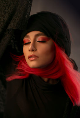 Parisa / Portrait  Fotografie von Fotografin Zeinab Rafiee nia ★1 | STRKNG