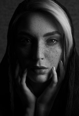 Silent Gaze / Portrait  photography by Photographer Mohammad Haghani | STRKNG