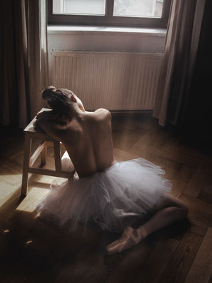 Julia / Fine Art  photography by Photographer Studio Alacran | STRKNG