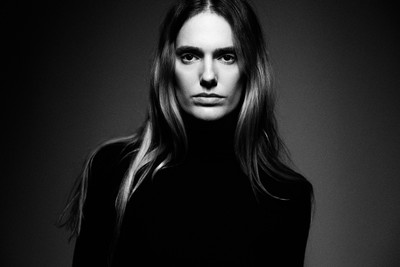 Brindie / 2025-02-14 Brindie / Portrait photography by Photographer Stéphane Mossé | STRKNG