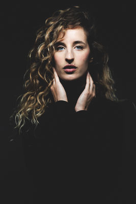 Intrigue / Portrait  Fotografie von Fotograf Stéphane Mossé ★1 | STRKNG