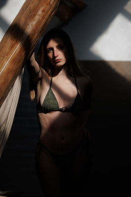 Ephemeral Light / People  photography by Photographer Stéphane Mossé ★2 | STRKNG