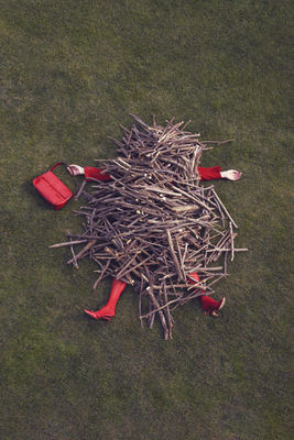 Under pressure / 2022-09-21 Under pressure / Conceptual photography by Photographer Giulia Filippi ★1 | STRKNG