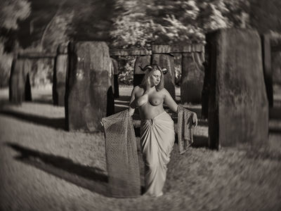 Druid Priestess / 2025-05-23 Druid Priestess / Fine Art Fotografie von Fotograf James Johnson | STRKNG