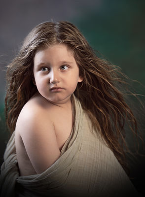 Portrait  photography by Photographer Niloofar Almasiyeh | STRKNG