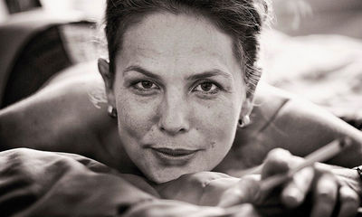 Tafel 69: Die Muse (Exzerpt von #minnsche) | 12. Mai 2005 | Parkhotel Bremen Tafel 69: Die Muse (Exzerpt von #minnsche) | 12. Mai 2005 | Parkhotel Bremen / Portrait photography by Photographer Dieter Roeseler | STRKNG