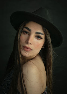 F.taghavi / Portrait  Fotografie von Fotograf Alireza Pashaei | STRKNG
