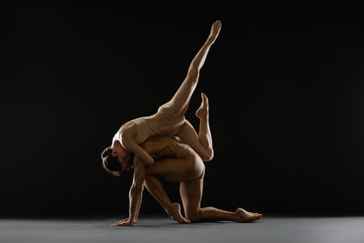 doppel I / Performance  photography by Photographer Afoto_at | STRKNG