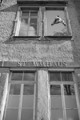 Neulich. Unterwegs. Oder: Alles nur Fassade? Neulich. Unterwegs. Oder: Alles nur Fassade? / Dokumentation Fotografie von Model Barfusstänzer | STRKNG