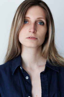 Céline in Frame