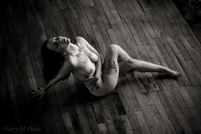 Syn / Nude,female,tattoo,model,location,hardwood,studio